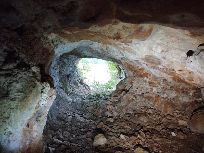 Sainte-Marie-sur-Ouche - grotte de Sainte-Marie - entrée cavité vue de l intérieur photo 2, Aurélien Bloch.jpg
Entrée vue de l'intérieur.
Fichier manquant